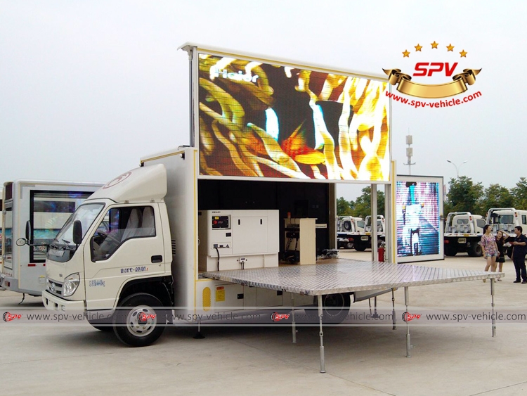 Digital LED Truck Forland with extend stage